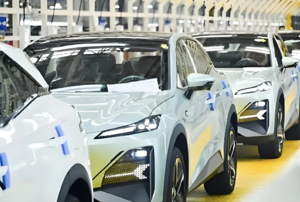 綠色驅(qū)動(dòng)未來：新能源汽車與4U機(jī)架式工控機(jī)的融合創(chuàng)新